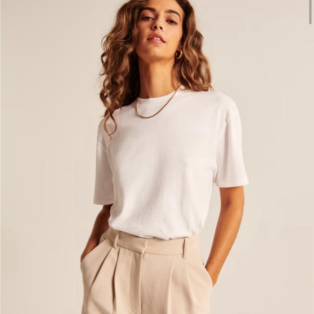 Abercrombie essential easy tee in white size small